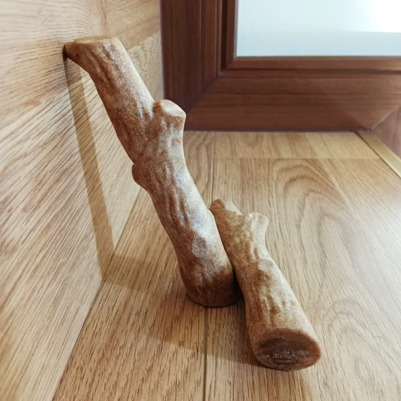 Играчка за жвакање паса из гране дрвета